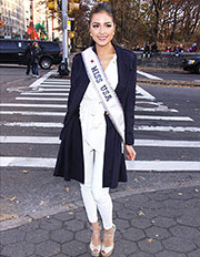 Olivia-Culpo-Thxgiving-Parade